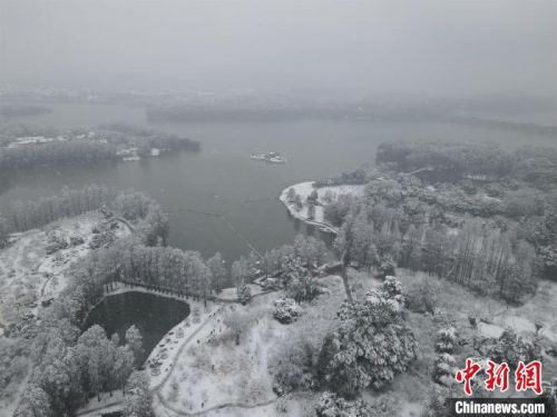 武汉雪景 邹浩 摄