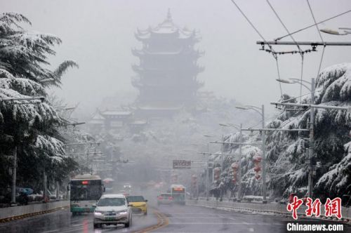 湖北多地降雪武汉积雪深度10厘米