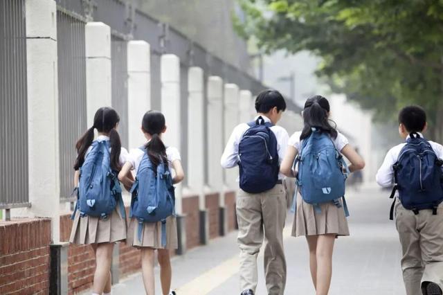 杭州13岁学霸性情大变，妈妈急疯：花十万都愿意治！女孩子易中招